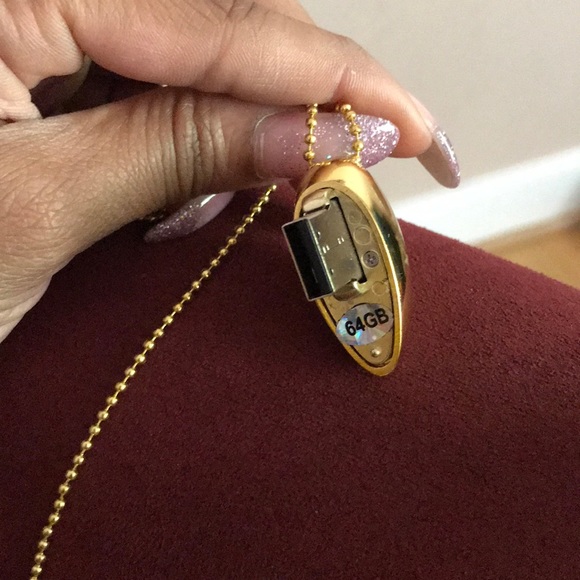 Heart shaped 64 GB USB Necklace - Picture 3 of 4